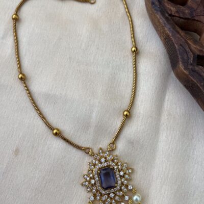 Cetral Stone Pendent Chain