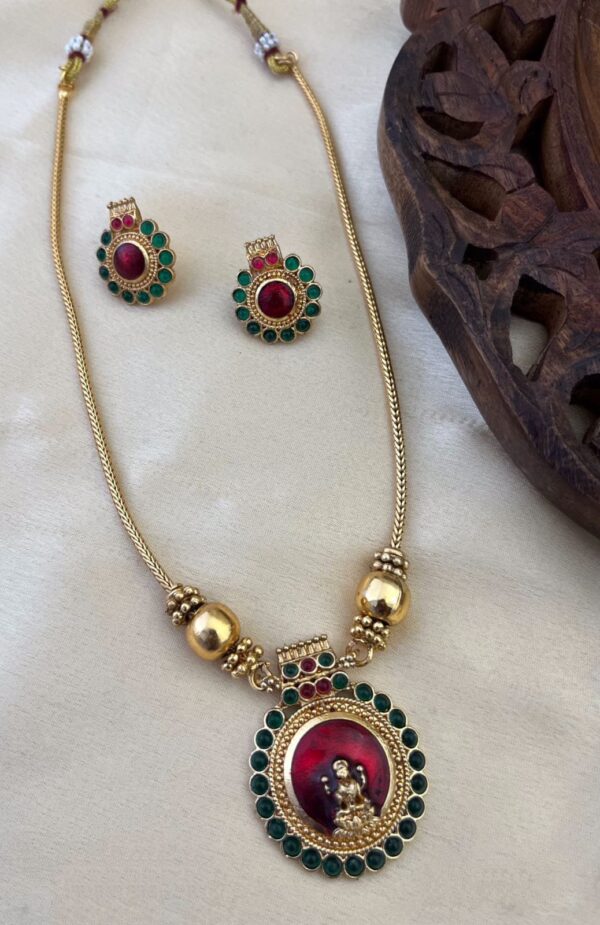 Round Lakshmi Pendent Chain