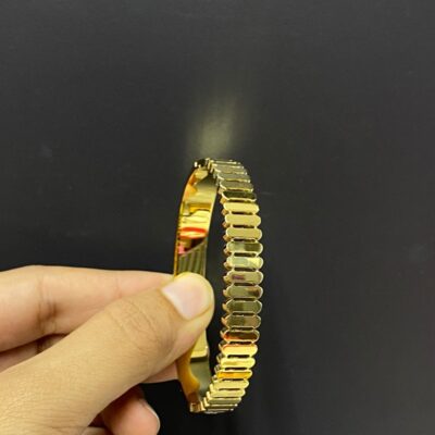 Sleek Bangle