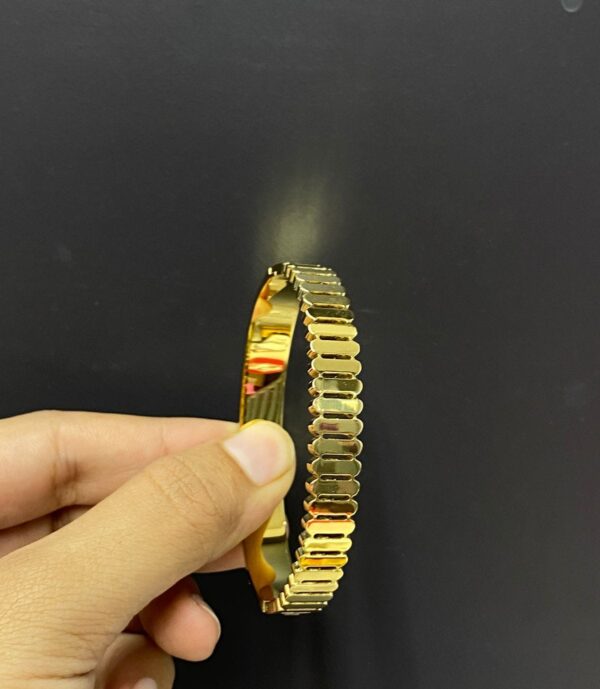 Sleek Bangle