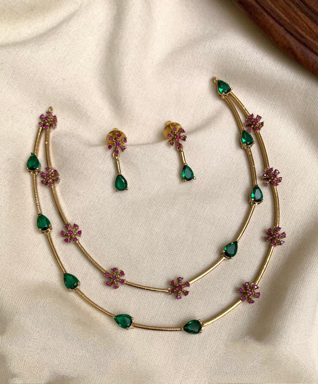 Pipping Red & Green Stone