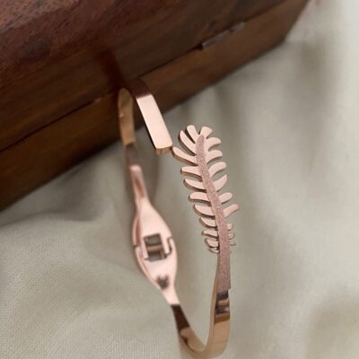 Shiny Leaf Bangle