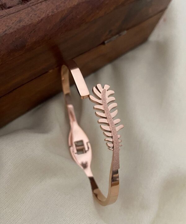 Shiny Leaf Bangle
