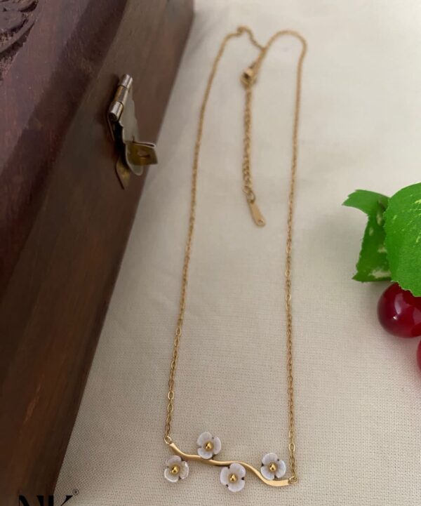 Floral Pendant Chain