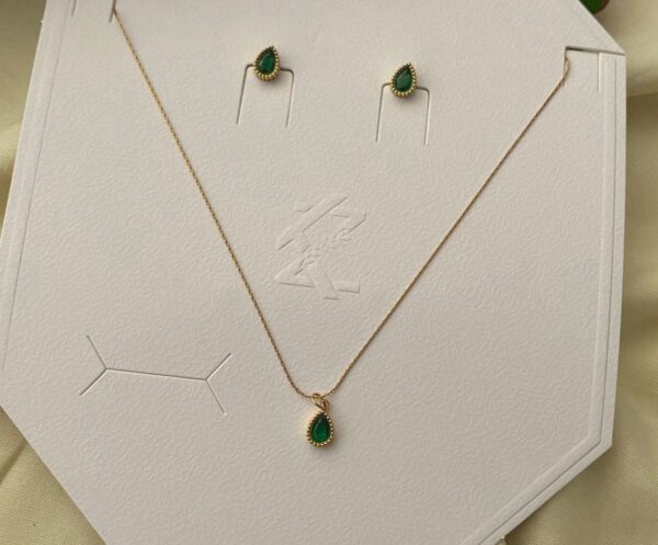 Green Daisy Necklace With Earrings