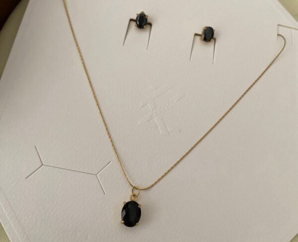 Black Daisy Necklace With Earrings