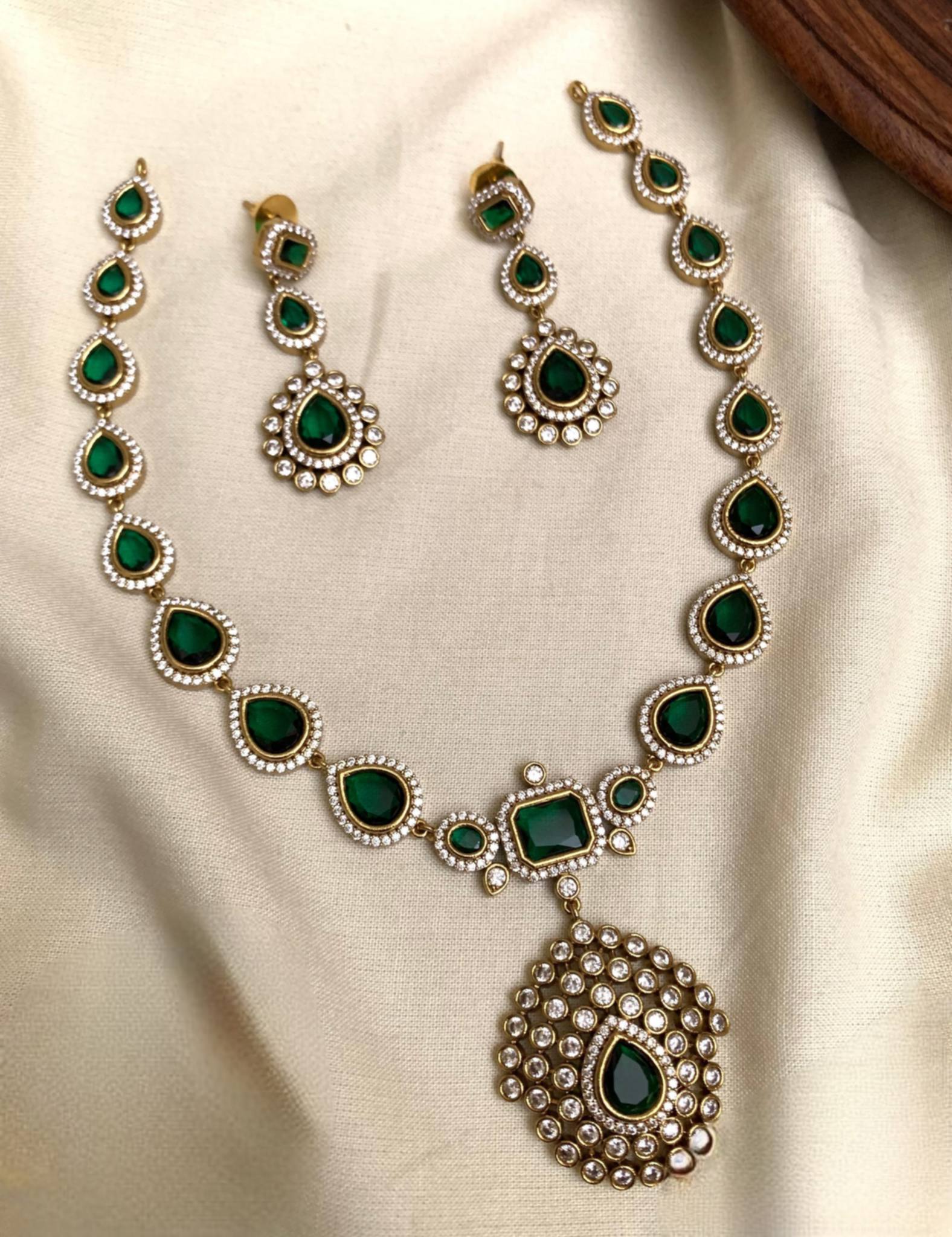 Jyothika Shot Necklce