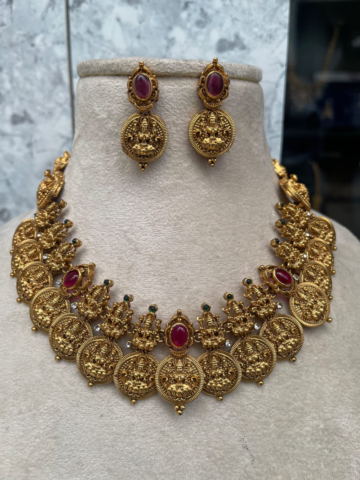 Madhavam Necklace